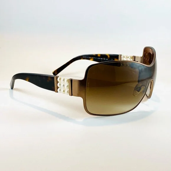 CHANEL | Accessories | Chanel Bronze Frame Oversized Pearl  display picture 2